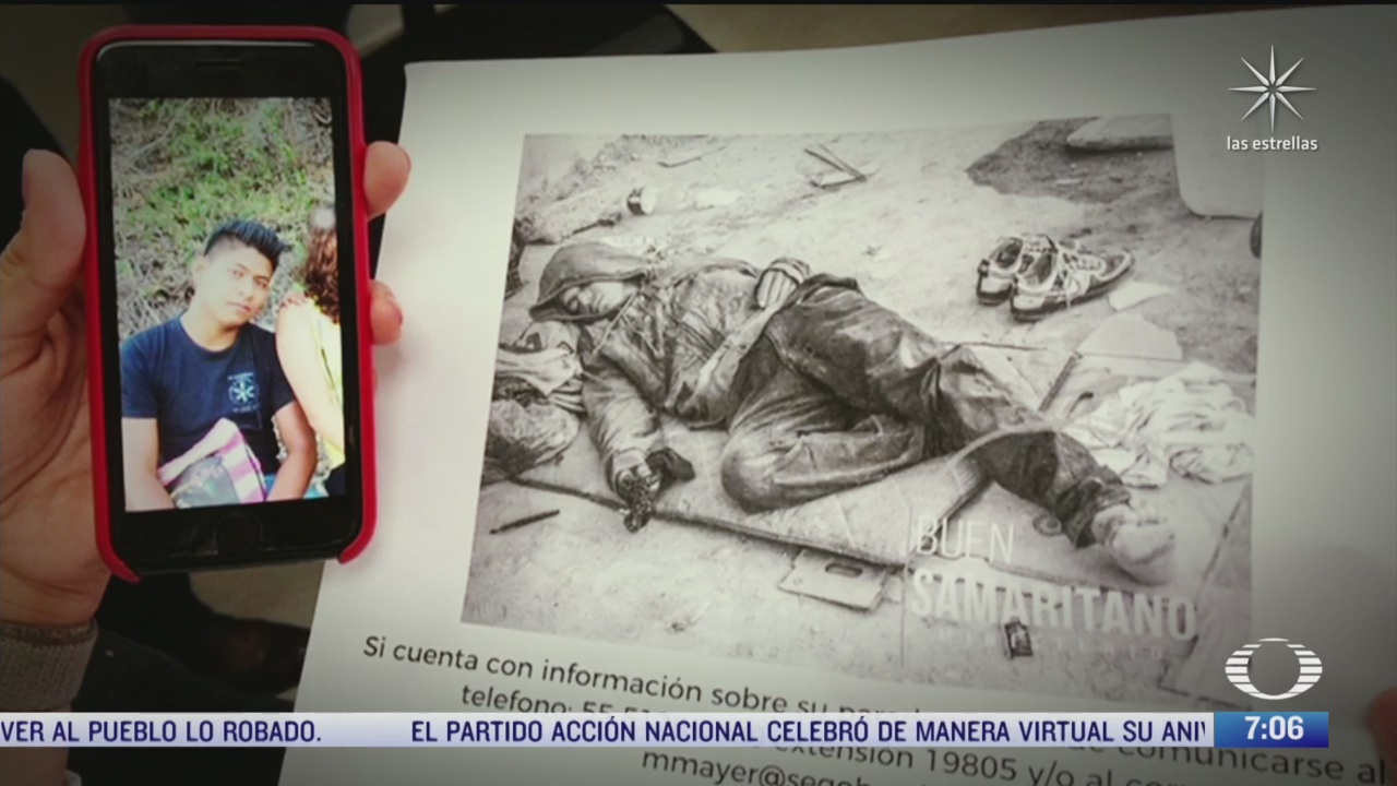 madre de normalista de ayotzinapa identifica a su hijo en una foto