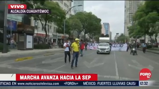 manifestantes avanzan hacia la sep en la ciudad de mexico