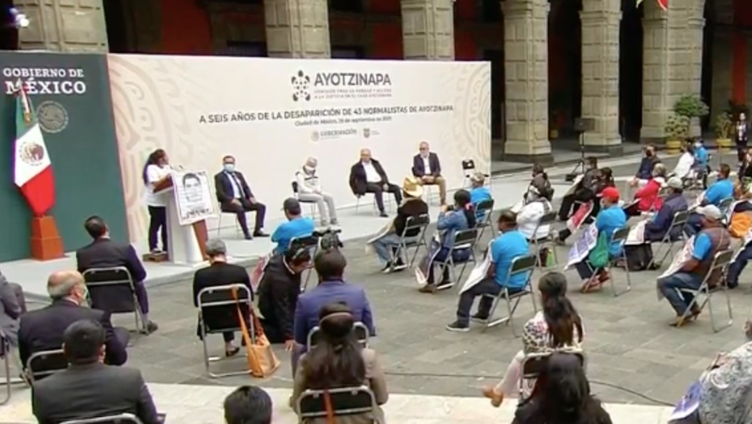 María Martínez Ceferino, madre de uno de los 43 normalistas desaparecidos de Ayotzinapa, pidió al presidente López Obrador "que apriete un poquito más" en la investigación