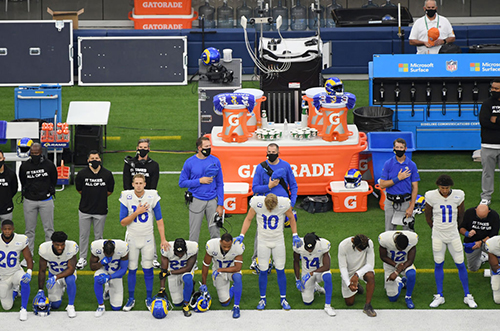 La temporada 2020 de la NFL está dividida entre permitir que los jugadores protesten por el racismo o buscar que los ratings no bajen