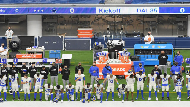 La temporada 2020 de la NFL está dividida entre permitir que los jugadores protesten por el racismo o buscar que los ratings no bajen
