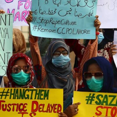 Indignación en Pakistán tras la violación en grupo de una mujer frente a sus hijos