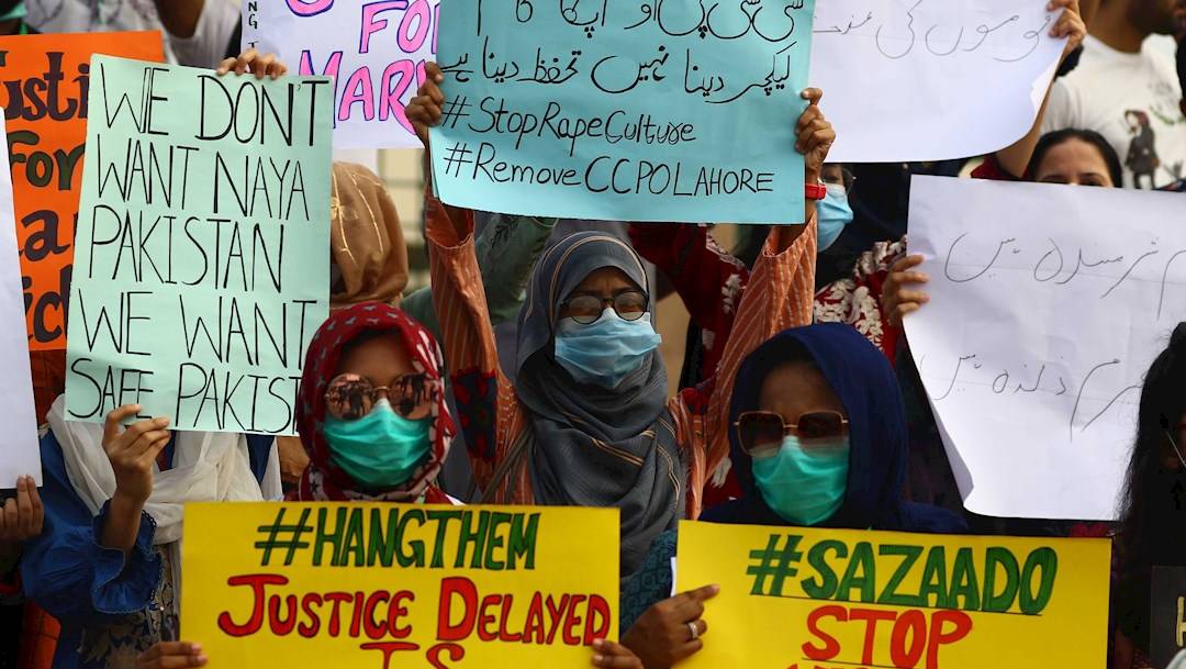 La violación de una mujer frente a sus dos hijos en Pakistán provocó varias protestas en el país ante la llamada "cultura patriarcal"