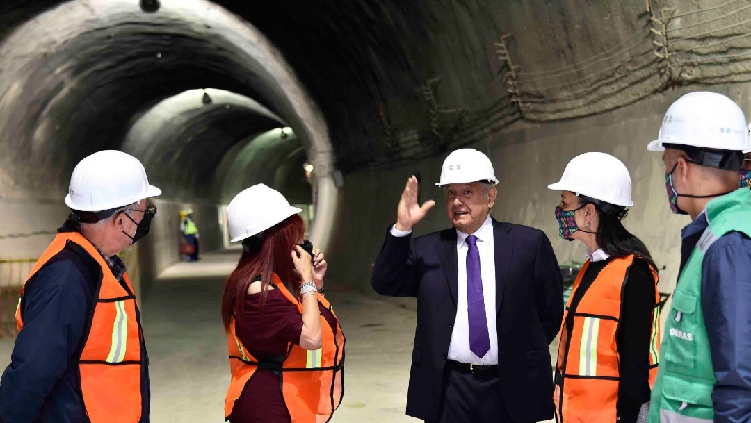 La Jefa de Gobierno de la Ciudad de México, quien acompañó al presidente en el recorrido por estas obras que tendrán un costo de 9 mil 900 millones de pesos en su ampliación de 4.6 kilómetros para conectar la Línea 12 del Metro