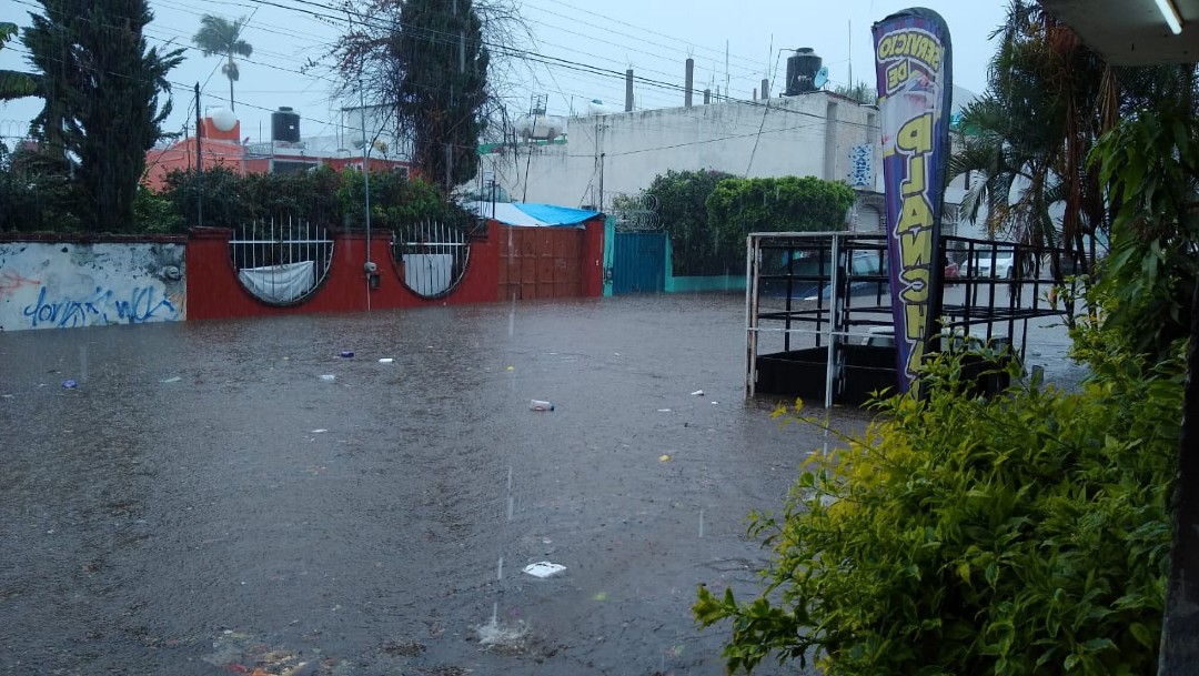 Tormenta en Cuernavaca provoca inundaciones y corrientes pluviales en distintas zonas