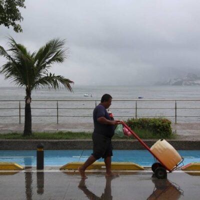 Remanentes de ‘Nana’ forman tormenta tropical 'Julio' en costas de Guerrero