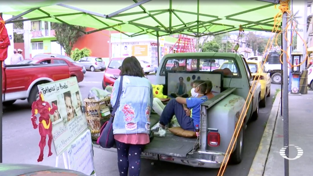 Tortillería de CDMX convierte camioneta en salón de clases para apoyar a niños sin recursos