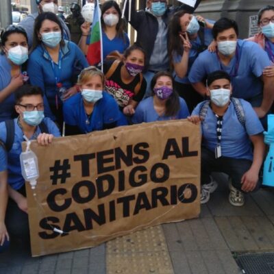 Trabajadores de la salud en Chile protestan en medio de la pandemia