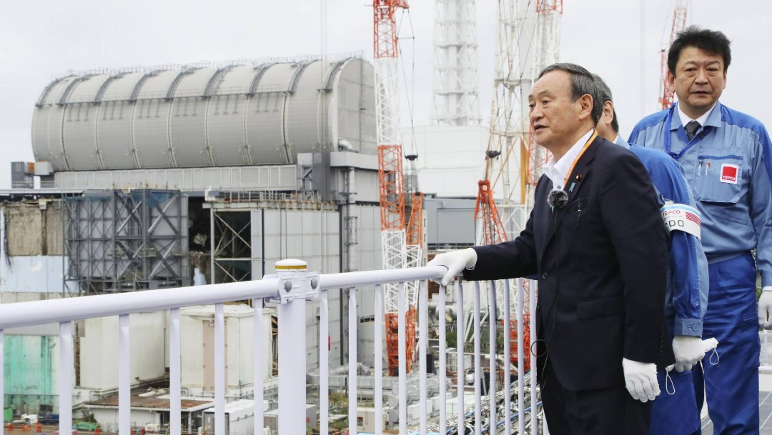 Yoshihide Suga, nuevo primer ministro japonés, visita la central de Fukushima