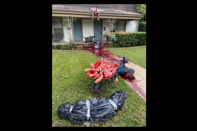 La macabra decoración de una casa con motivo de Halloween, movilizó a la policía de Dallas, Estados Unidos