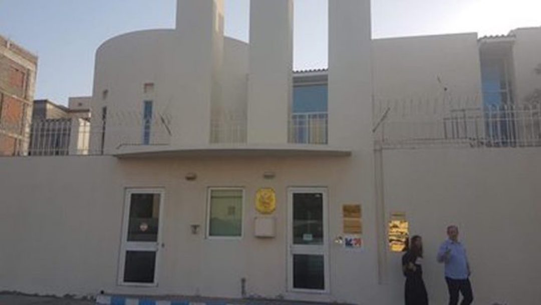 Apuñalan a guardia en consulado francés en Yeda, Arabia Saudí; extreman vigilancia