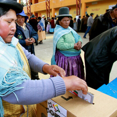 Ciudadanos de Bolivia acuden a las urnas para elegir presidente y nuevo Parlamento