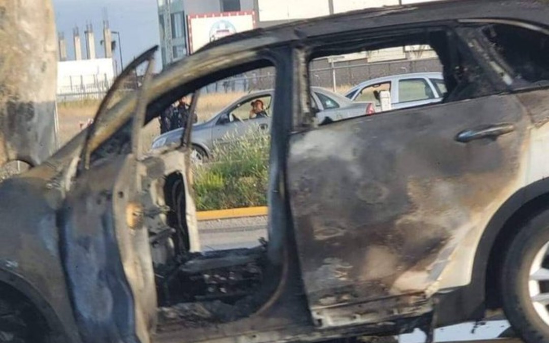 Se incendia camioneta en carretera Puebla-Atlixco; no hay heridos (Twitter)