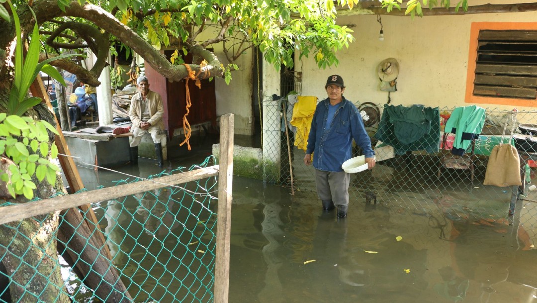 Casas continúan inundadas en Tabasco tras el paso de ‘Delta’ y ‘Gamma’.