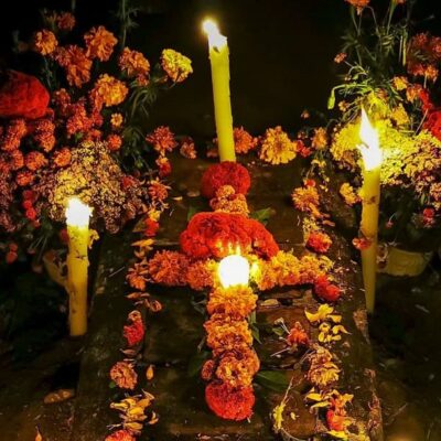 Celebran a los muertos en Oaxaca, pese a restricciones sanitarias