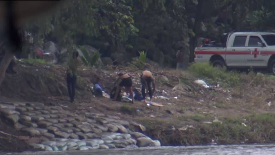 Agentes del Instituto Nacional de Migración montaron operativos para impedir el paso por Chiapas de una caravana de migrantes