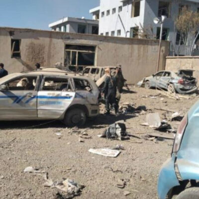 Explosión de coche bomba en Afganistán deja decenas de muertos y heridos