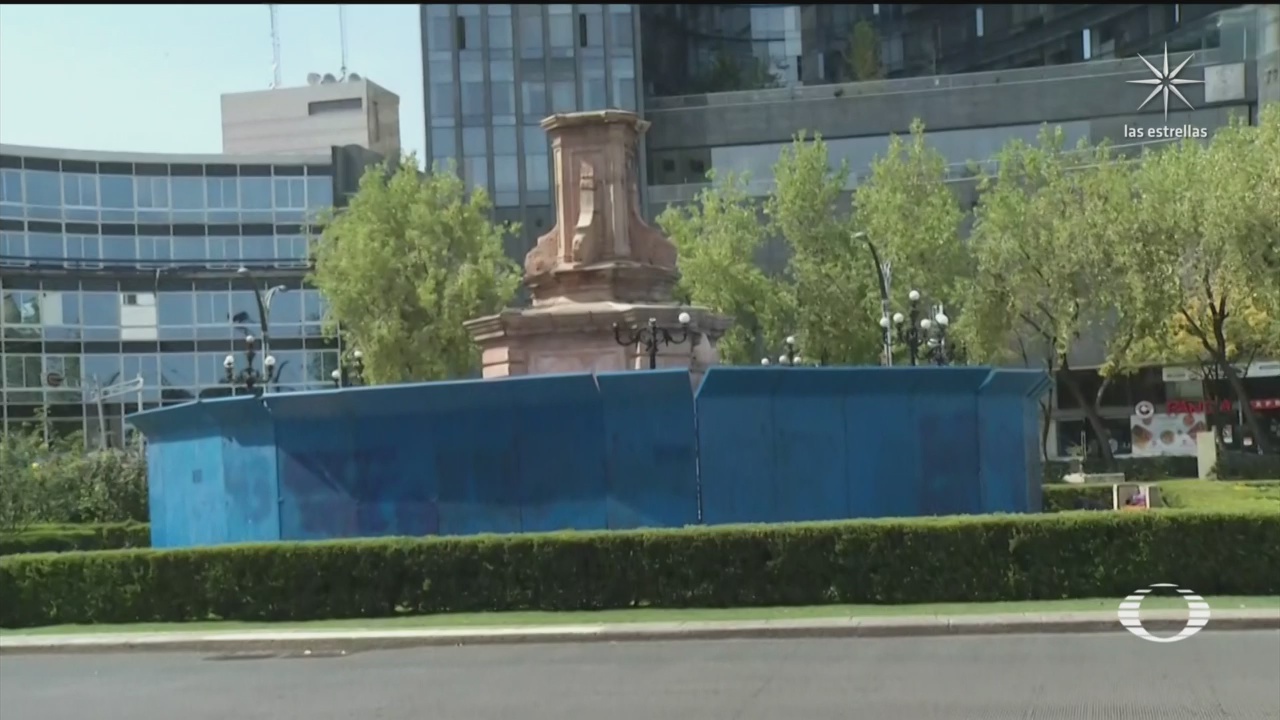 retiran estatua de Colón en Refoma por presunto mantenimiento