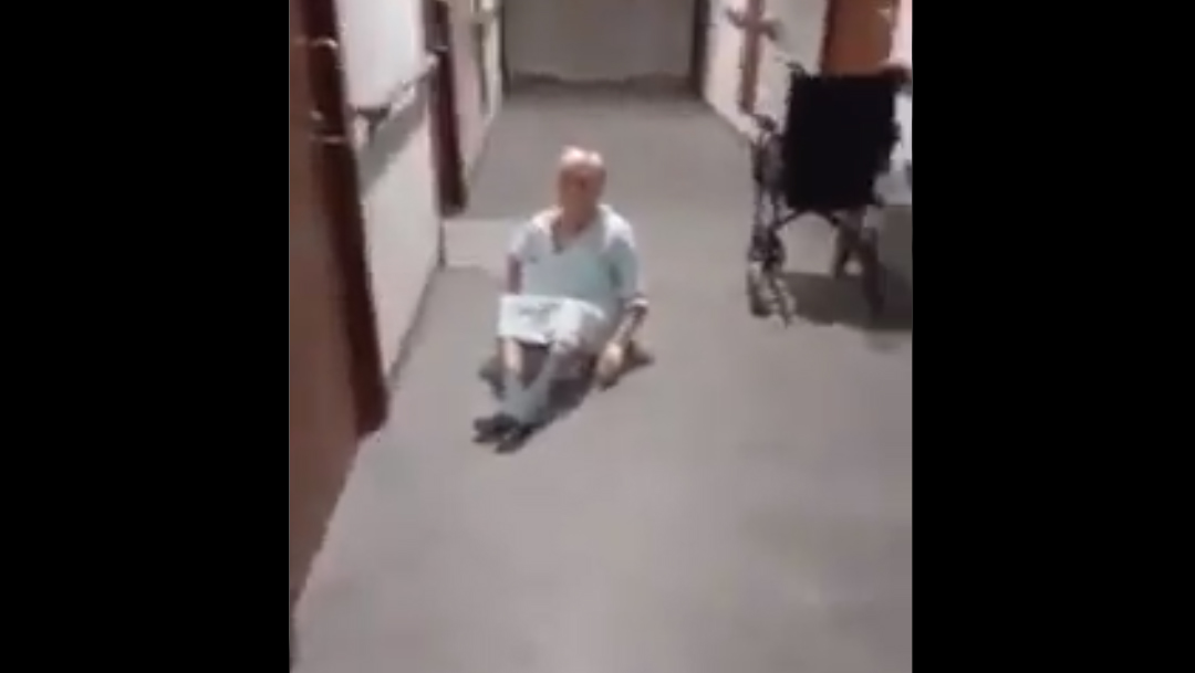 En un geriátrico de Madrid, una cuidadora se burló de abuelita mientras estaba en el suelo