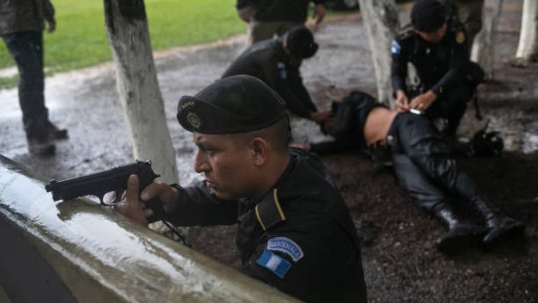 Desalojo en Guatemala deja tres policías heridos y un campesino muerto