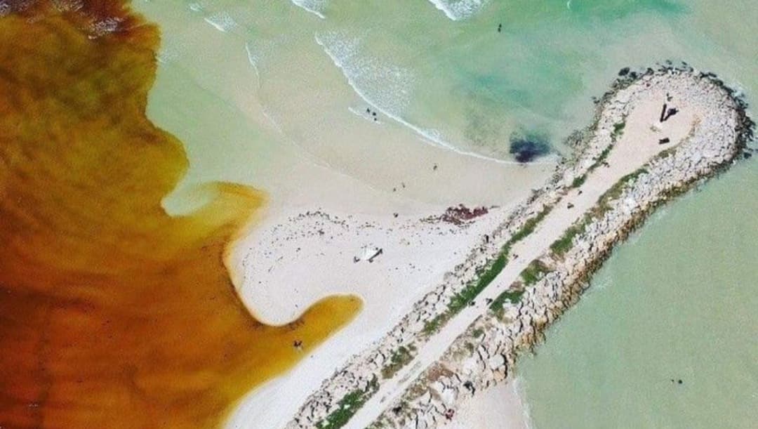 Manto acuífero descarga al mar en Yucatán