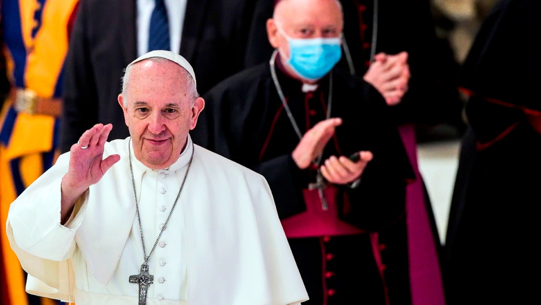El papa Francisco reanuda las audiencias en interior sin usar cubrebocas