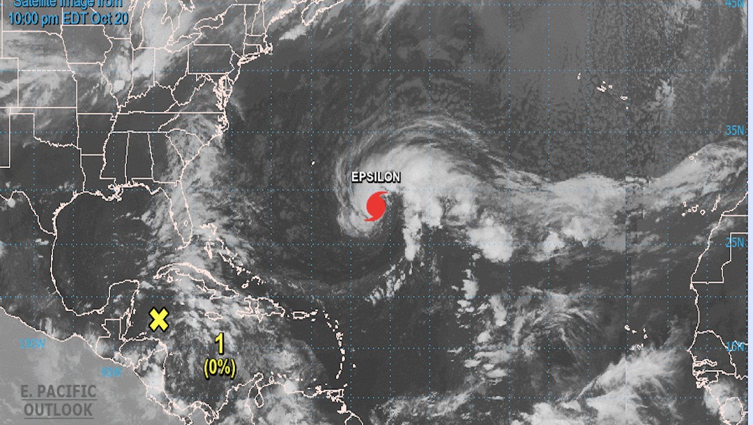 ‘Epsilon’ se convierte en huracán en su avance hacia Bermuda