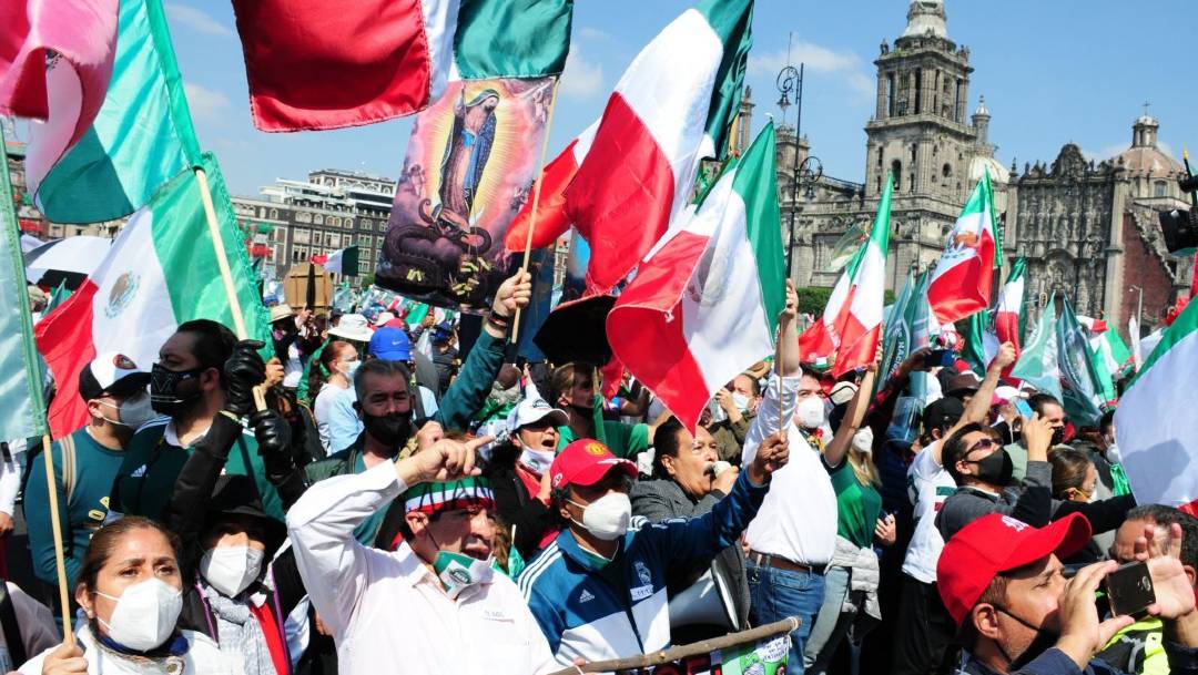 Integrantes del Frente Nacional Anti AMLO marcharon este sábado 3 de octubre al Zócalo para pedir la renuncia del presidente López Obrador