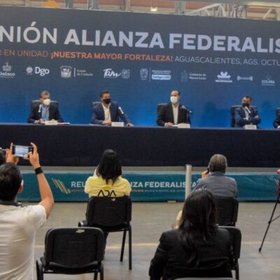 Gobernadores amagan con ruptura del Pacto Federal y morenistas refrendan apoyo a AMLO