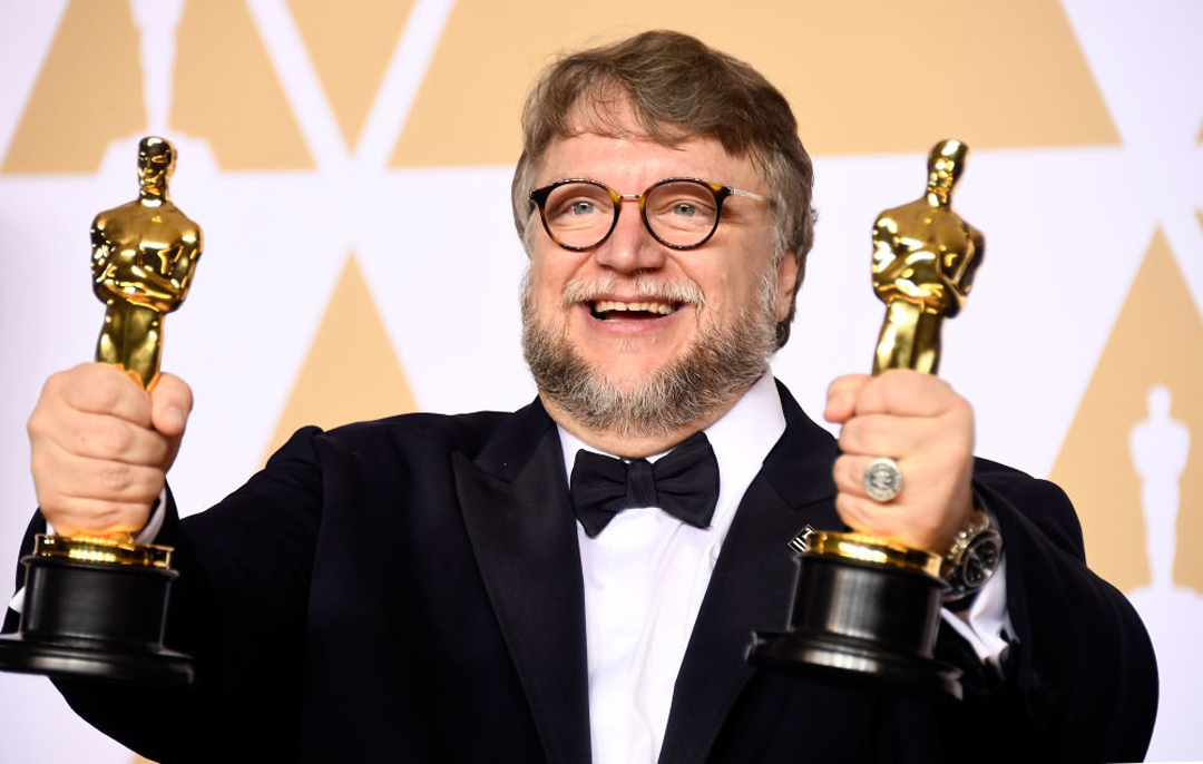 Guillermo del Toro propuso a aerolínea de regalar vuelos