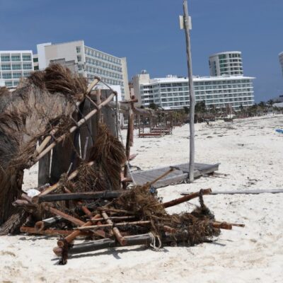 Habitantes de Quintana Roo y Yucatán evalúan daños tras paso del huracán ‘Delta’