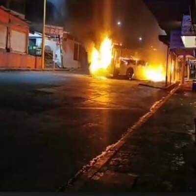 Hombres armados queman vehículos y realizan bloqueos en Acayucan, Veracruz