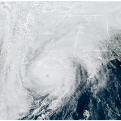 Zeta toca tierra en Luisiana como huracán categoría 2