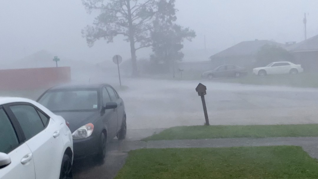 Huracán Zeta se debilita a tormenta tropical sobre Alabama y su paso deja un muerto