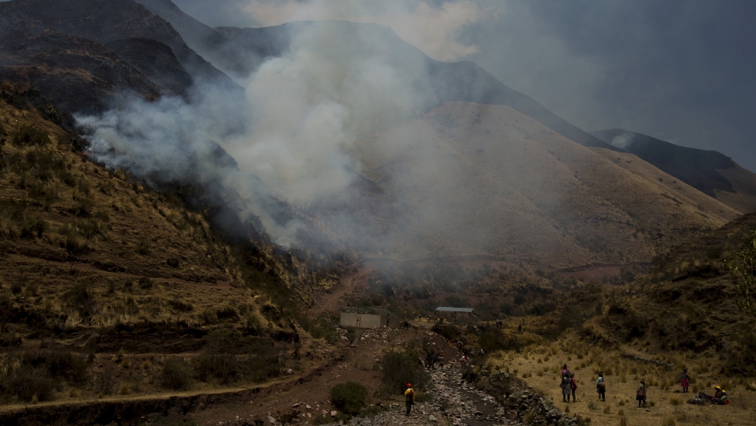 Las llamas afectaron a los distritos Cusco y San Sebastián, ambos en la provincia y departamento Cusco, y arrasaron con mil 40 hectáreas