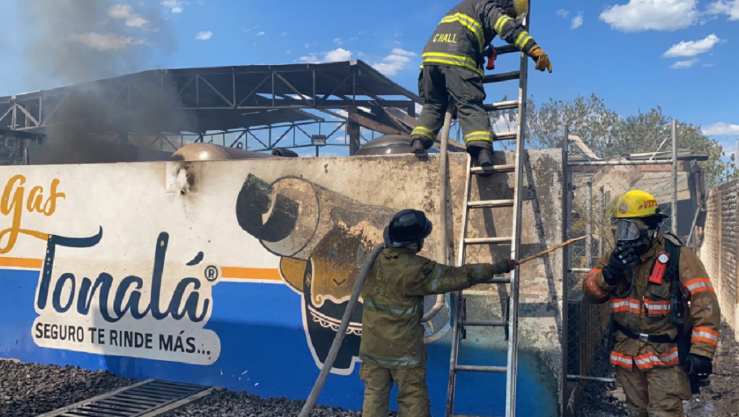 Explosión-e-incendio-en-gasera-de-Tonalá-deja-tres-lesionado