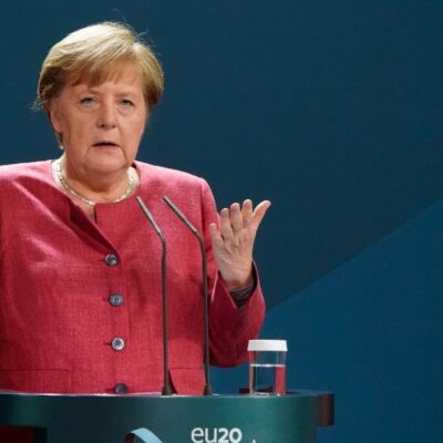 Es ‘momento decisivo’ para controlar pandemia de COVID-19, advierte Merkel