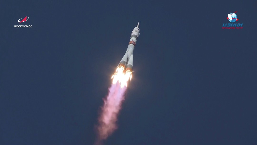 La nave Soyuz MS-17 se acopla a la Estación Espacial Internacional.