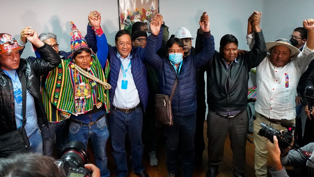 Candidato del MAS celebra triunfo en Bolivia, aun no hay resultados oficiales