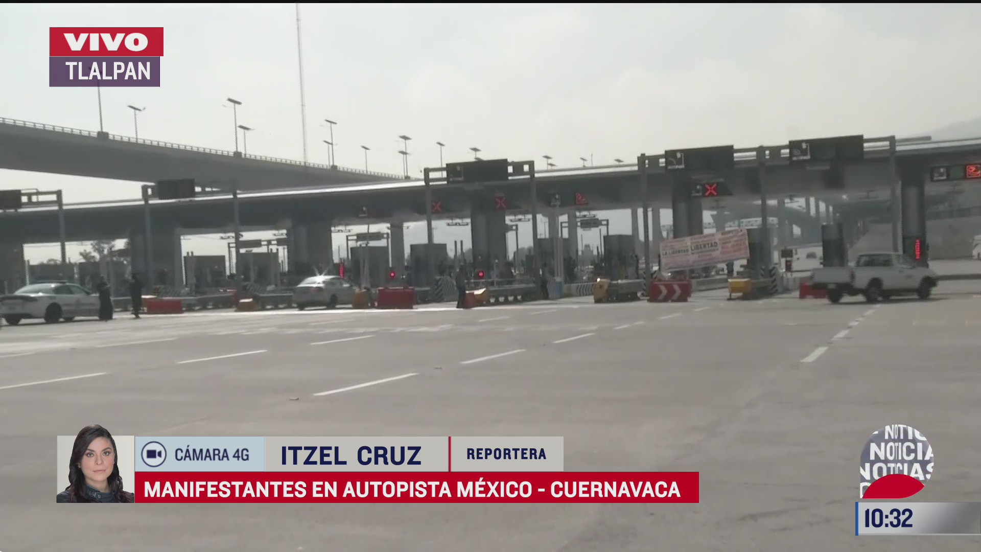 manifestantes dan paso libre en la autopista mexico cuernavaca