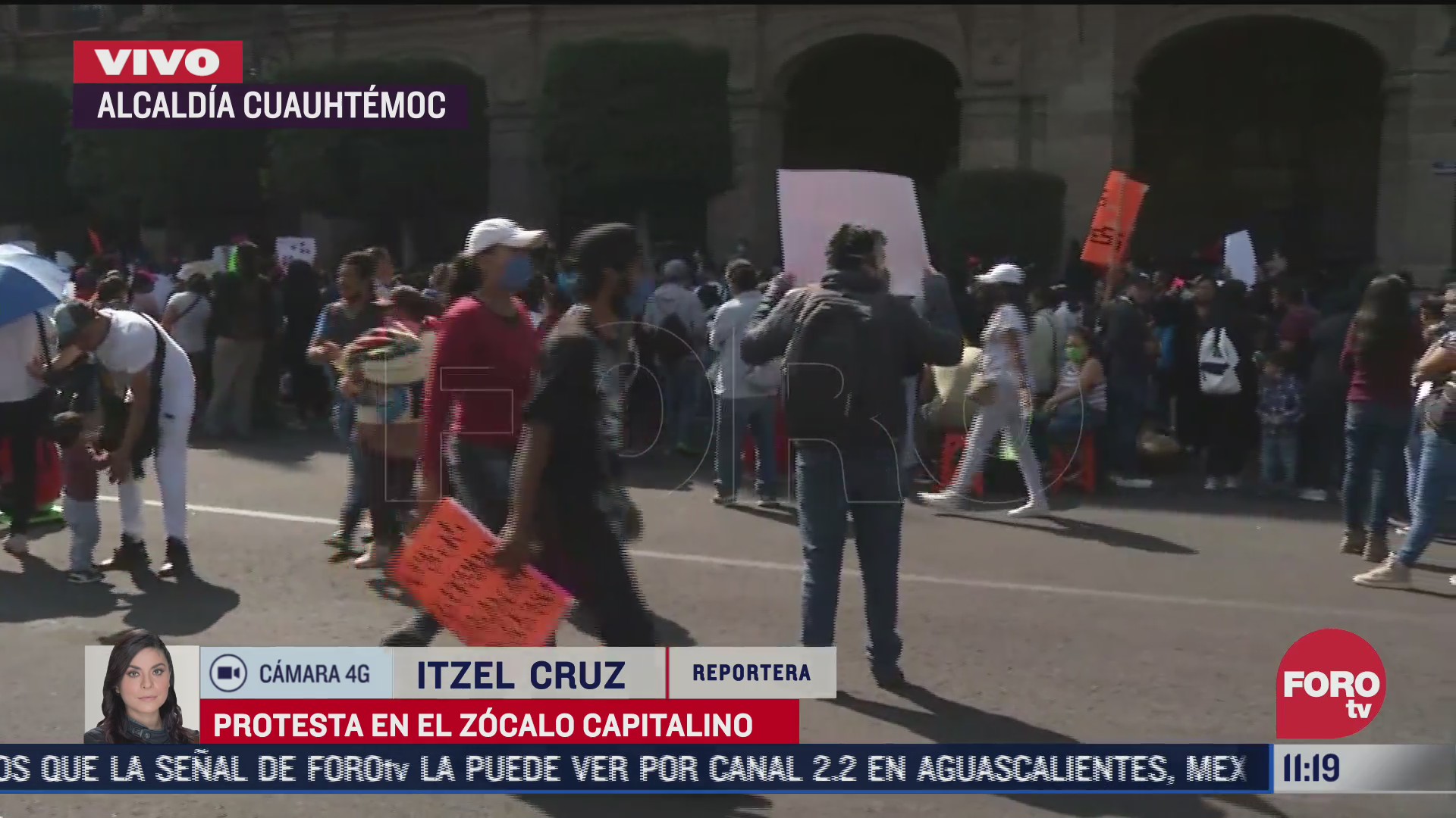manifestantes protestan en el zocalo de la ciudad de mexico