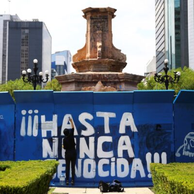 Cerco policiaco impide derribo de estatua de Cristóbal Colón en CDMX