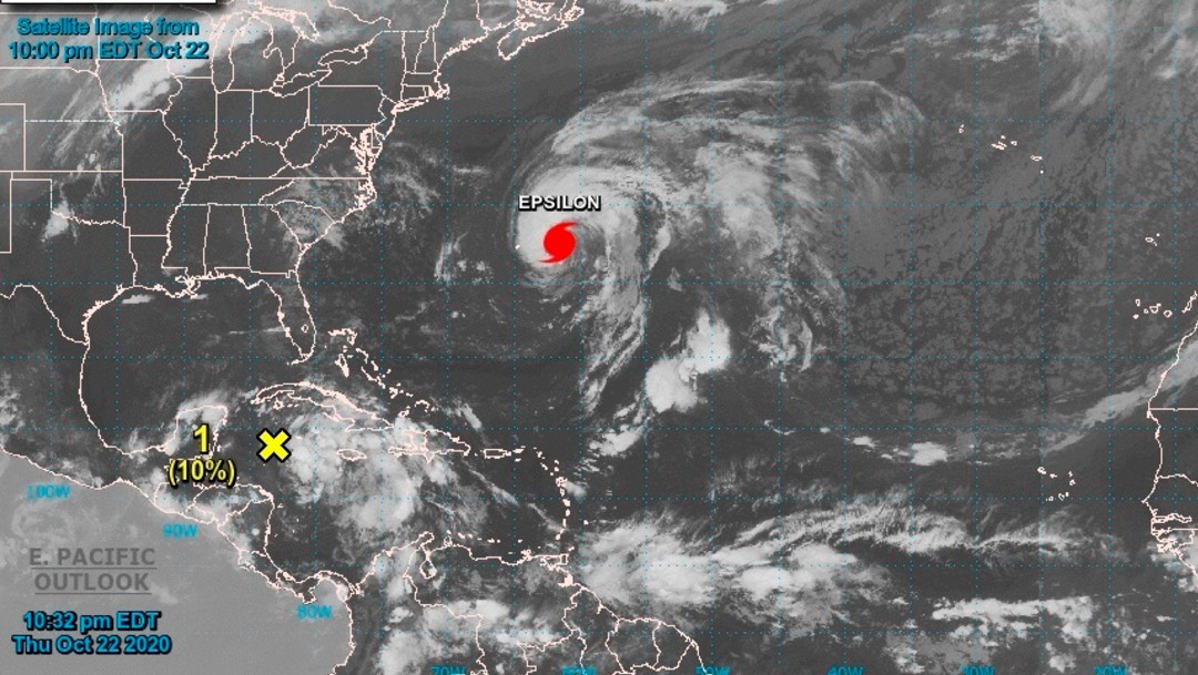 Mapa satelital del huracán Epsilon