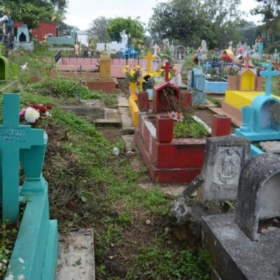 Xalapa cerrará panteones durante celebraciones de Día de Muertos por COVID-19