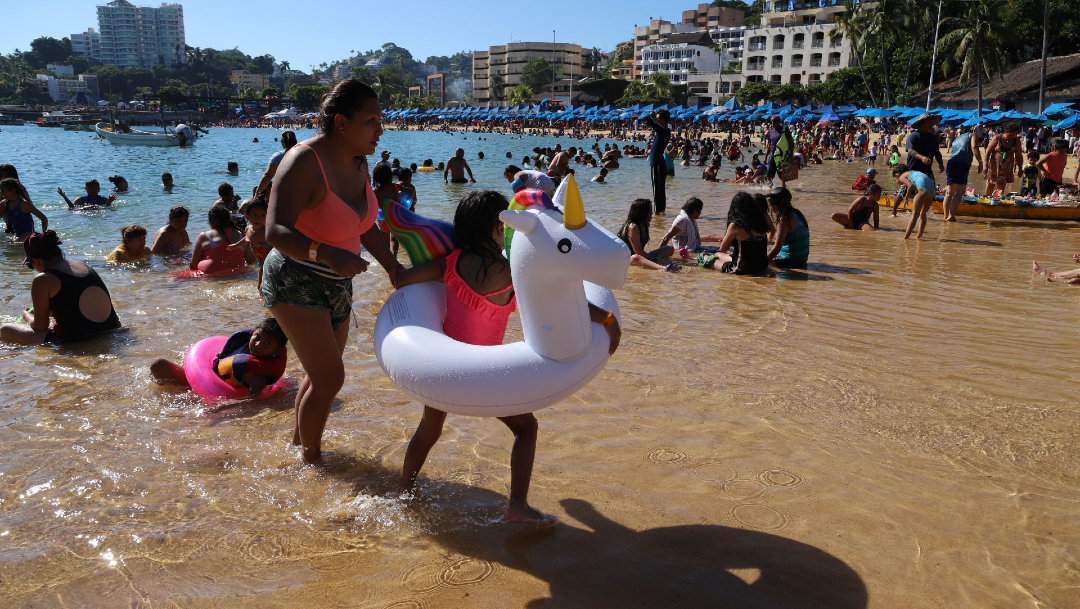 AMLO publica decreto que termina con playas privadas y avala multas.