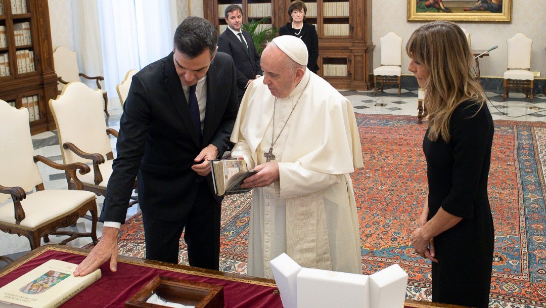 Reunión de papa Francisco con Pedro Sánchez duró mas de media hora; abandona Vaticano
