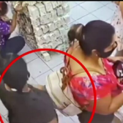 Video: Captan a dos mujeres robando celular dentro de negocio en Monterrey
