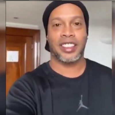 Ronaldinho anuncia que dio positivo a COVID-19