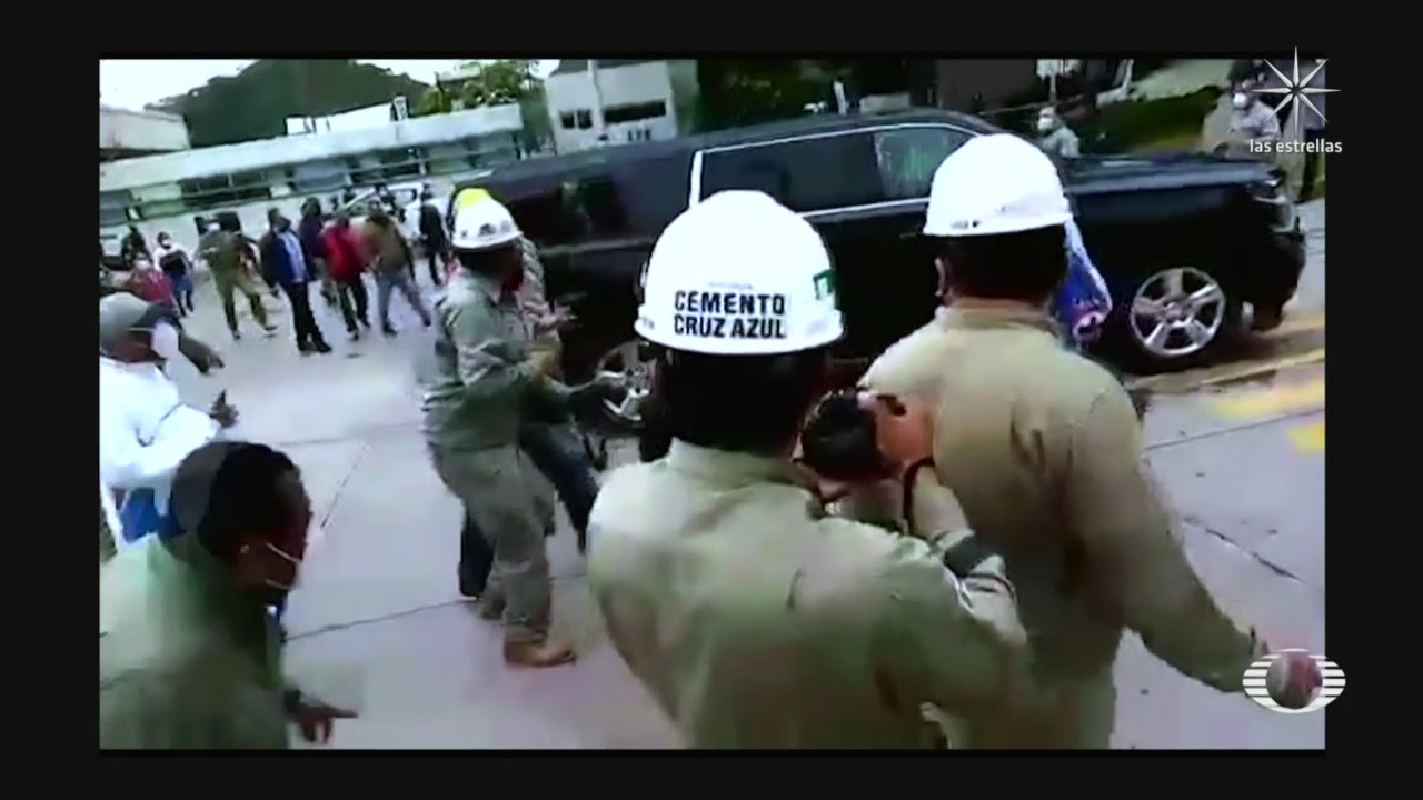se enfrentan trabajadores de cementera cruz azul con policias en oaxaca