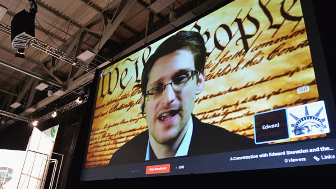 EEUU condena a Snowden a pagar 5 mdd por sus memorias y conferencias